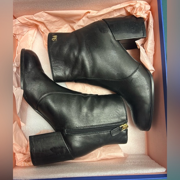 Stylish Stuart Weitzman boots - Picture 8 of 11